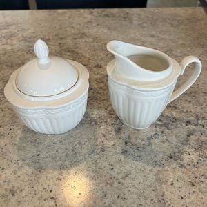 Mikasa Italian Countryside sugar and creamer set